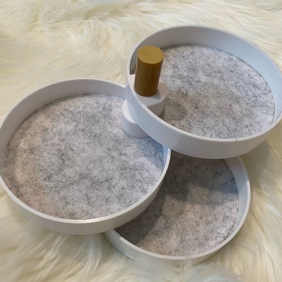 The 2 Bandits White 3 Tiered Catchall Jewelry Tray NIB - Picture 4 of 4